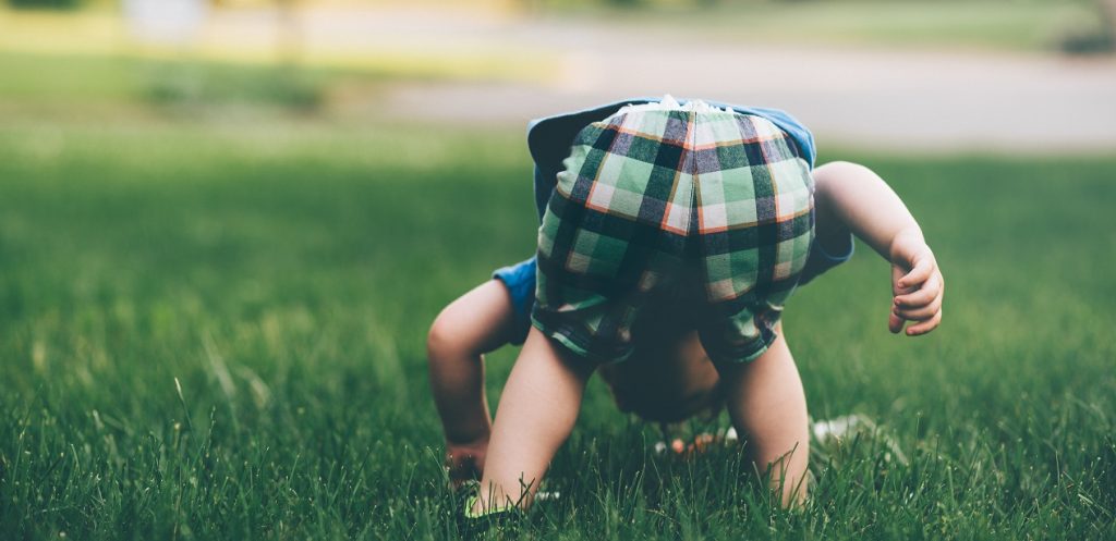 6 أفكار لتستمتعي مع طفلك في بداية مشيه، من إيمان شبيطة