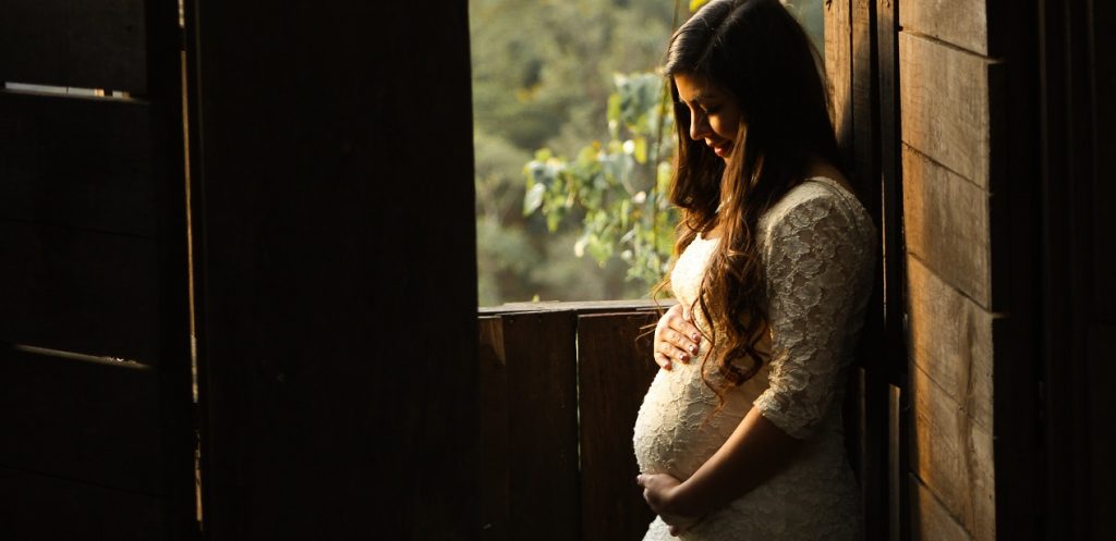 ما هي الفحوصات اللازمة للحامل للاطمئنان على صحة الأم والجنين؟