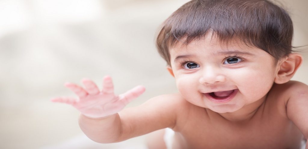 مراحل تطور الطفل من عمر 3 – 6 شهور
