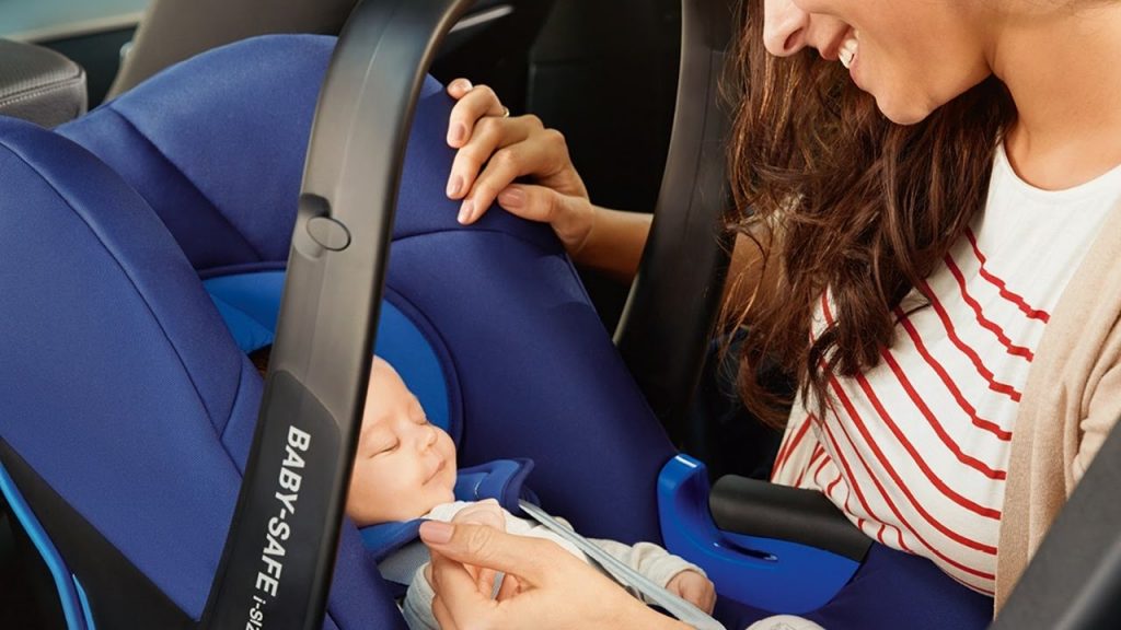 أفضل كرسي سيارة للاطفال حديثي الولادة من حيث ميزات السلامة