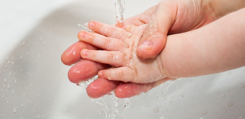 9 أساسيات علميها لأطفالك مبكرا للحفاظ على النظافة دائماً