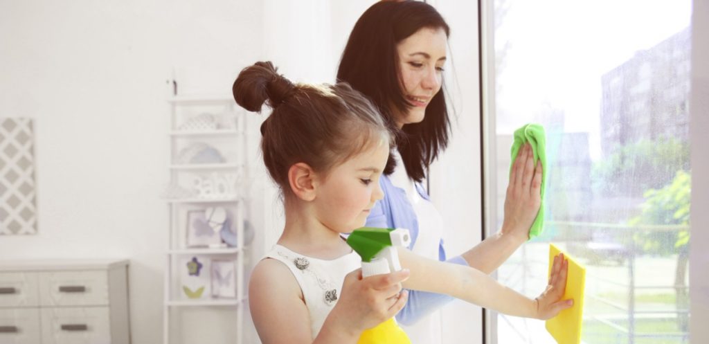 برنامج يومي ليساعدك أطفالك في تنظيف المنزل خلال العطلة