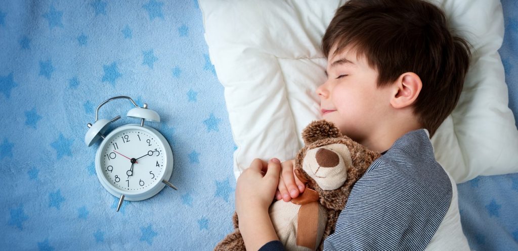 كيف تحافظين على موعد النوم عند أطفالك في الصيف؟