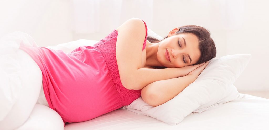 7 أفكار من أجل نوم صحي أثناء شهور الحمل الأخيرة