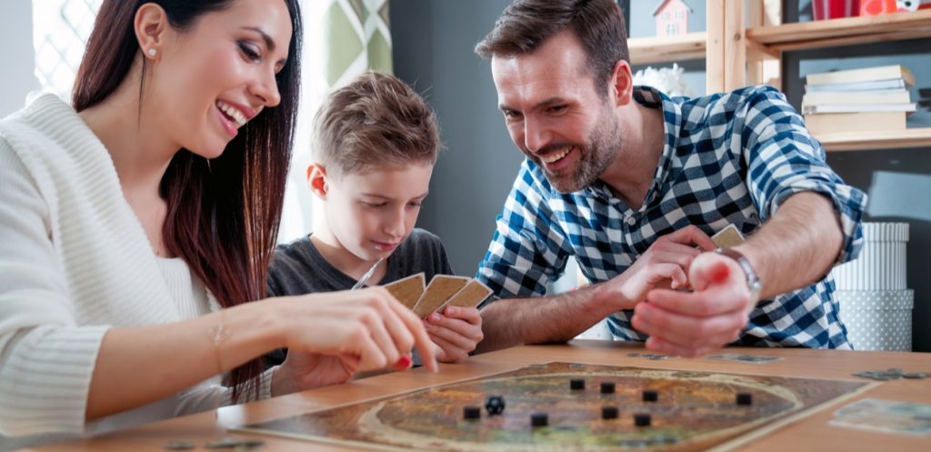 5 ألعاب عائلية نقدر نلعبها في البيت