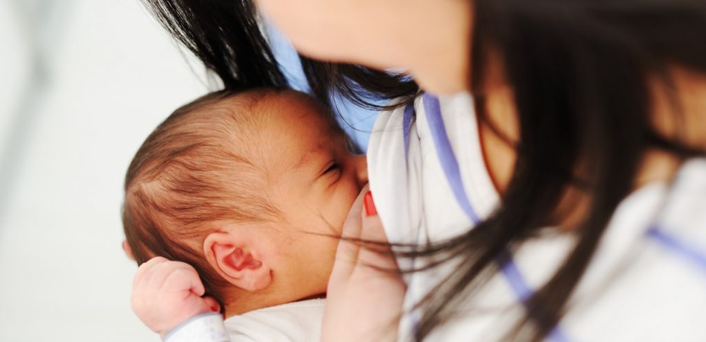 الرضاعة الطبيعية بعد الولادة : ما لم يخبرك به أحد