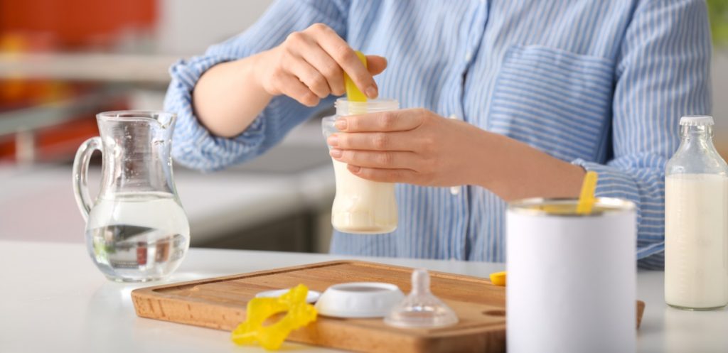 8 أخطاء تجنبيها عند تحضير الحليب الصناعي