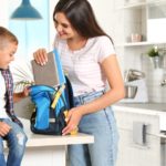 كيف أساعد طفلي على العودة إلى المدرسة بعد فترة التعليم عن بعد؟