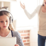 طرق مجربة وعملية تجعل طفلك يسمع الكلام