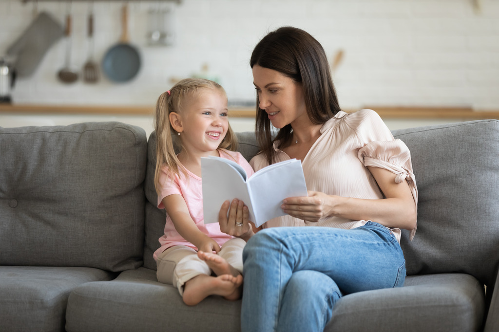 A mom and child reading book