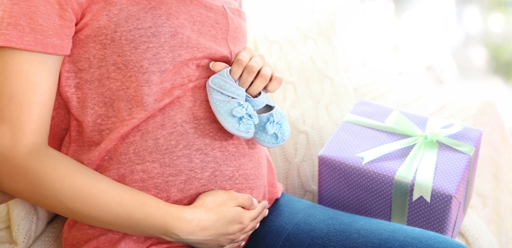 ماذا تشتري للأم الحامل؟ دليل شامل لأهم مستلزمات الحمل من ممزورلد