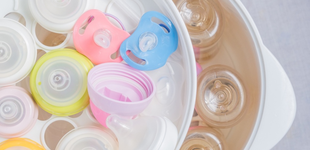 Team sterilizer and dryer sterilize baby accessories. Nipple teethers and milk bottles in steam sterilizer and dryer. Steam sterilizer used for sterilize baby accessories by high temperature steam.