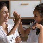 كيف تجعل طفلك يحب الدراسة من تلقاء نفسه؟